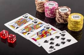 Tampilan antarmuka live dealer happympo dengan video dealer langsung dan kontrol permainan
